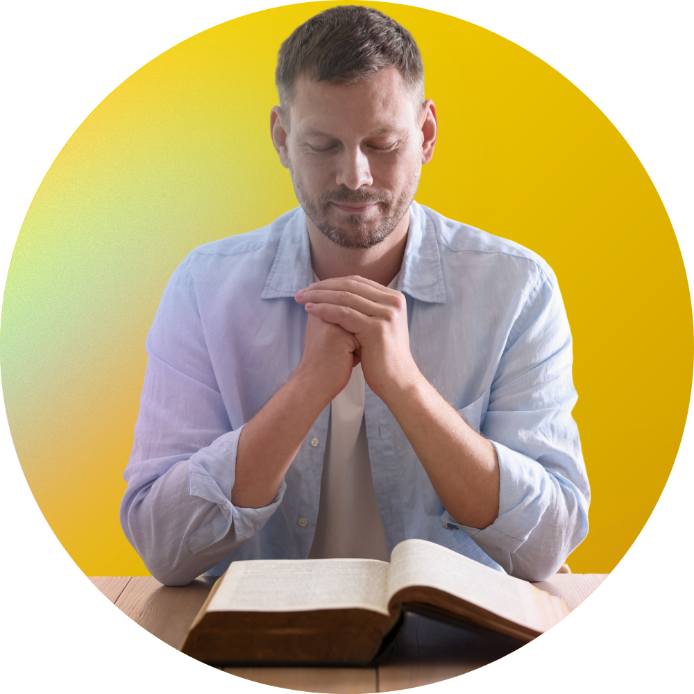 Foto Estudos Homem Meditando Sobre o Evangelho